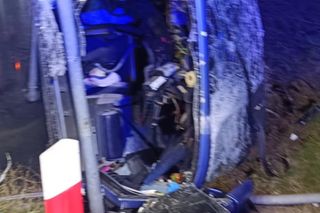 Katastrofa autokaru w Warszawie, jest wielu poszkodowanych. Na oczach ratowników doszło do kolejnej tragedii