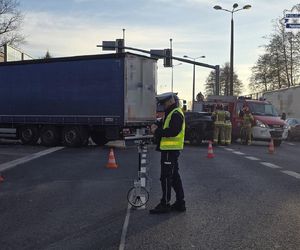 Dramatyczne sceny na DK1 w Pszczynie! 26-letni kierowca w szpitalu po zderzeniu z tirem