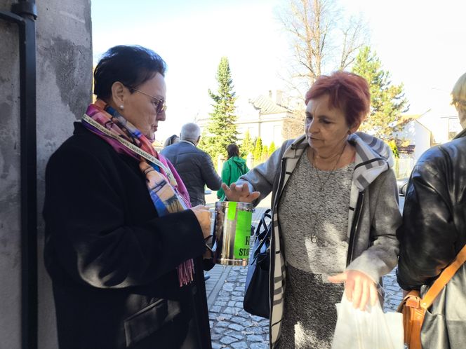 Słoneczna pogoda sprzyjała. 32. Kwesta Na Odnowę Zabytków Starego Cmentarza w Tarnowie