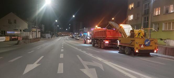 Sprzątanie dróg oraz parków w Olsztynie. ZDZiT rozpoczął wiosenne porządki