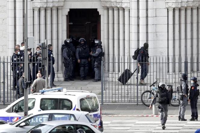 Obcinał głowy nad wodą święconą z Koranem w ręku. Powiedzcie moim dzieciom, że je kocham - ostatnie słowa ofiary terrorysty
