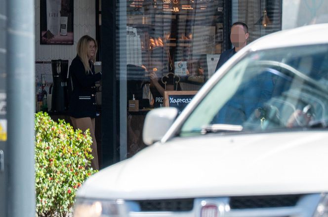 Kinga Duda miesiąc po ślubie rozkwita! Przyłapaliśmy młodą mężatkę. Nie była sama