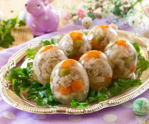 Galaretki drobiowe w kształcie jajek - smakowita ozdoba wielkanocnego stołu