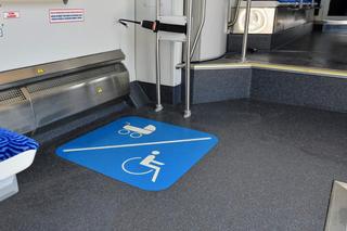 Tylko jeden wózek dziecięcy lub inwalidzki w tramwaju i autobusie 