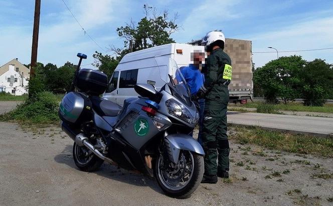 Jechał nietrzeźwy przeładowanym dostawczakiem