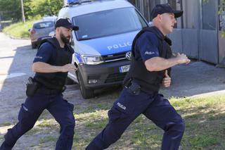 Nożownik w Puławach! Zaatakował dzieci i policjantów. Trwają poszukiwania świadków