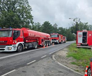 Pożar sklepu z materiałami budowlanymi w Żaganiu. Kilkanaście zastępów walczy z ogniem!	