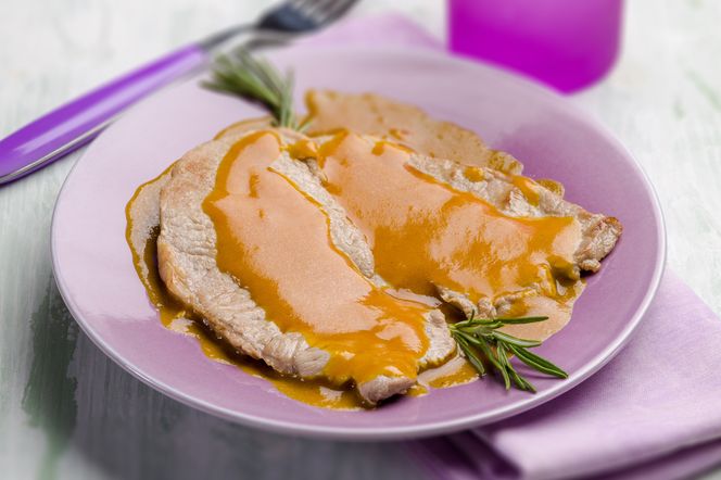 Minutowe steki wieprzowe w sosie musztardowym – szybki i soczysty obiad w kilka chwil!