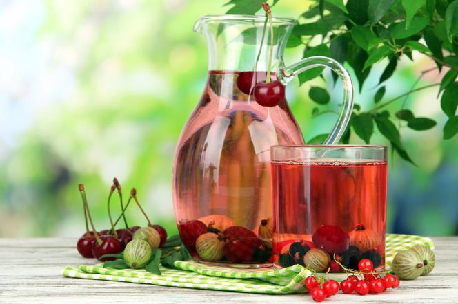 Kompot z czereśni i agrestu bez cukru i gotowania