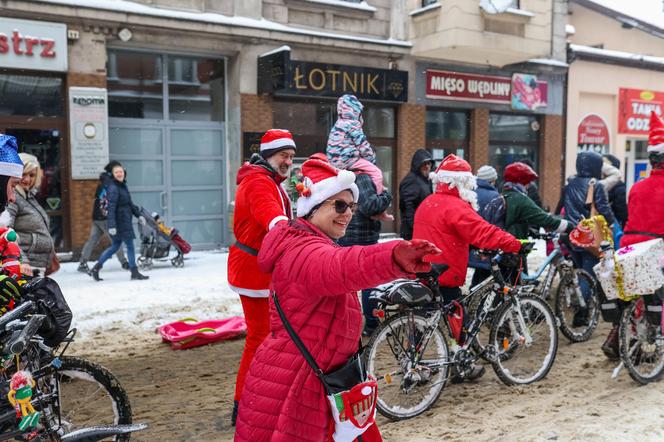 Parada w Mikołajów w Chorzowie na koniec Mikołajowego Festiwalu Czekolady z... owadami