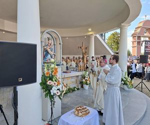 [RELACJA] Tłumy wiernych przybyły wczoraj do Skrzatusza, by świętować 450 lat obecności Cudownej Piety w tym miejscu