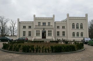 Neogotycki Pałac w Posadzie odnowiony za 2 miliony złotych. Gościli tu Paderewski, Reymont i Żeromski