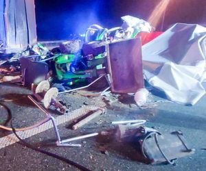 Śmiertelny wypadek na A1 pod Łodzią. Ciężarówka zderzyła się z samochodem dostawczym.