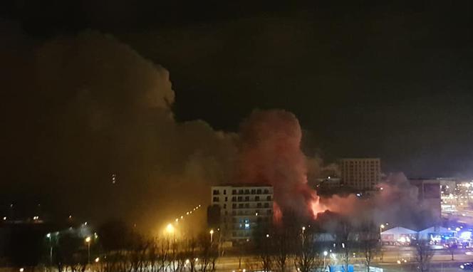Gigantyczny pożar Lidla na Bielanach