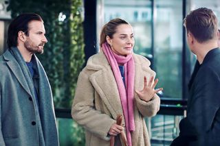 Przyjaciółki, odc. 298. Inga (Małgorzata Socha), Borys (Piotr Stramowski), Oskar Madeja (Jakub Wesołowski)