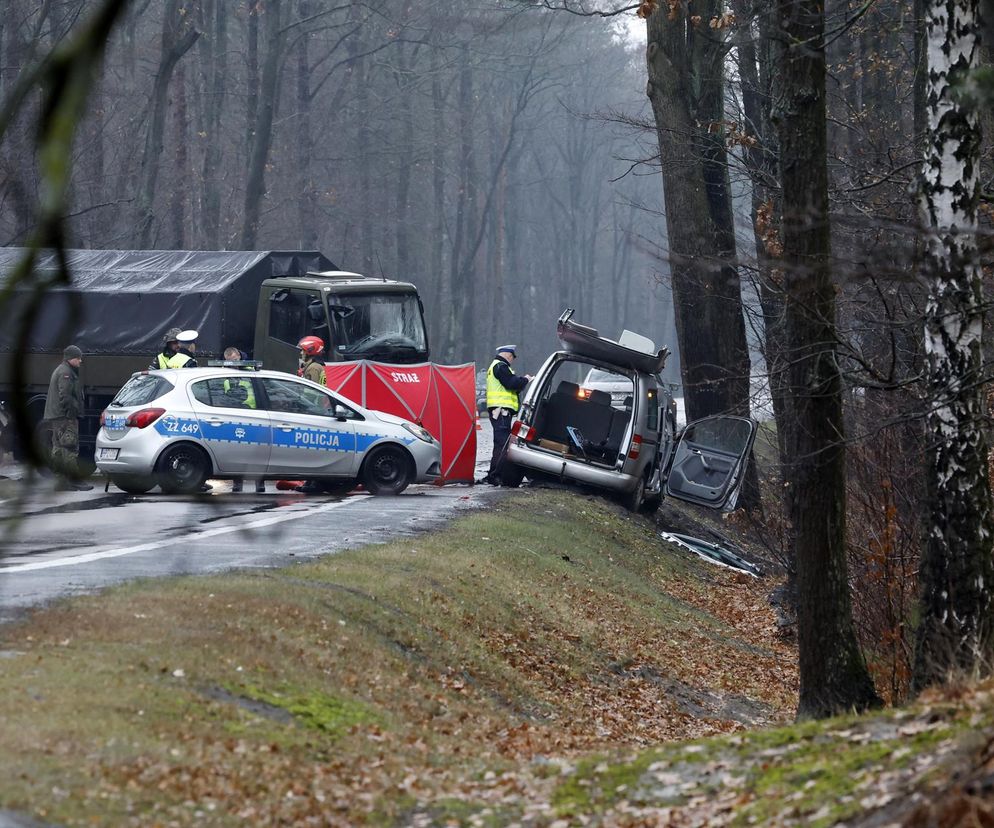 Wypadek wojskowej ciężarówki. Jedna osoba nie żyje