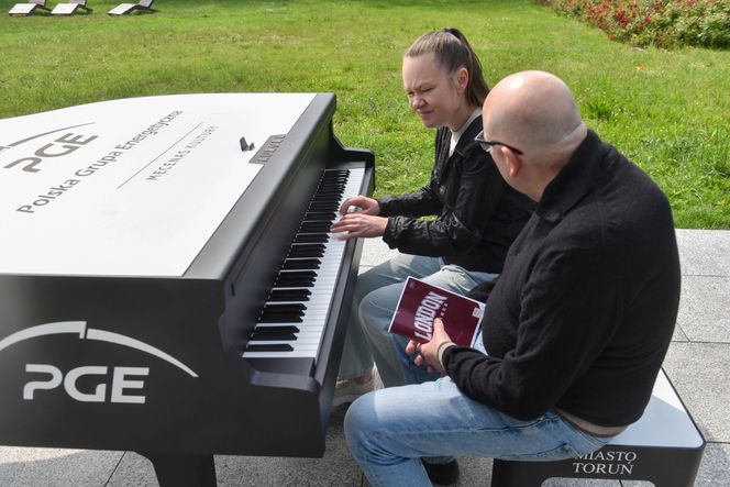 Fortepian przed Urzędem Miasta to prawdziwy hit!