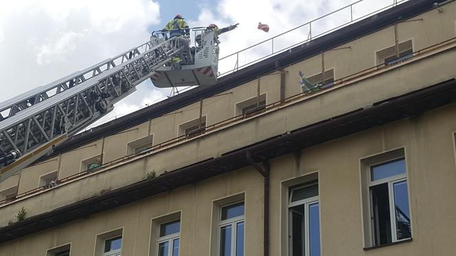 Gliwice: Strażacy na zwyżkach odwiedzili małych pacjentów oddziału pediatrii [WIDEO, ZDJĘCIA]