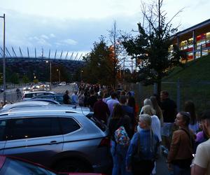 Koncert Sanah na PGE Narodowym w Warszawie - tłumy pod stadionem