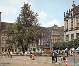 Lata 1980-1985 , Pomnik Aleksandra hr. Fredry i Drzewo Przyjaźni Polsko-Czechosłowackiej