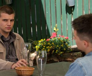 M jak miłość odc. 1882. Mateusz (Rafał Kowalski), Janek Winiar (Jakub Sirko)