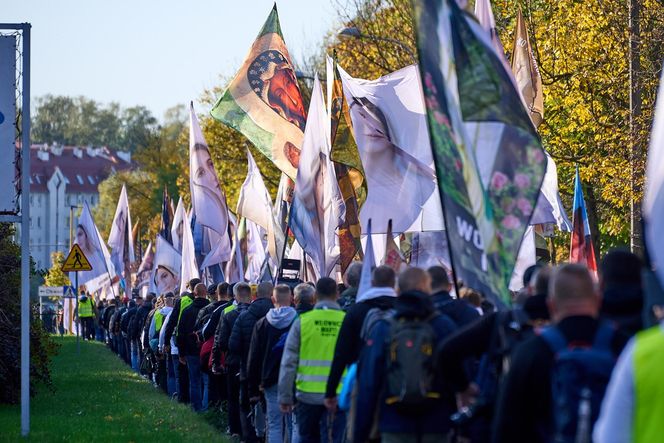 Wojownicy Maryi przeszli ulicami Olsztyna