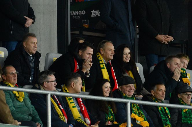 Skandaliczny transparent z Donaldem Tuskiem na meczu w Kownie