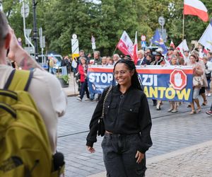 W Warszawie odbył się antyimigrancki marsz i kontrmanifestacja. Pojawiło się kilka tysięcy osób