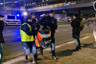 Aktywiści Ostatniego Pokolenia zablokowali Wisłostradę. Kierowcy nie wytrzymali