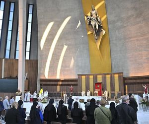 Warszawa żegna papieża Franciszka. Poruszające wpisy w Archikatedrze 