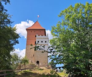 Można stąd podziwiać dolinę Dunajca i panoramę Tatr - Zamek w Melsztynie