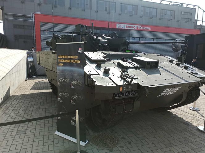 Brytyjska Armia osiąga kluczowy etap. Pojazdy Ajax ze wstępną gotowością operacyjną