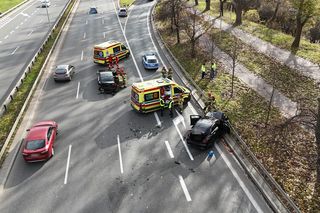 Kluczowa droga w Warszawie zablokowana. Poważny wypadek na Wisłostradzie