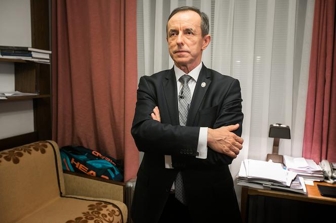 Marszałek senatu Tomasz Grodzki w swoim pokoju w hotelu sejmowym