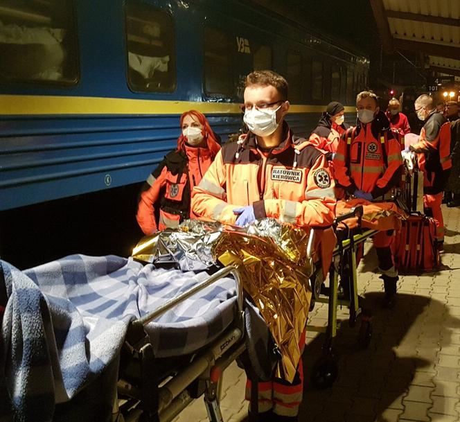 Ratownicy Ewakuowali niepełnosprawne dzieci z ukraińskiego sierocińca