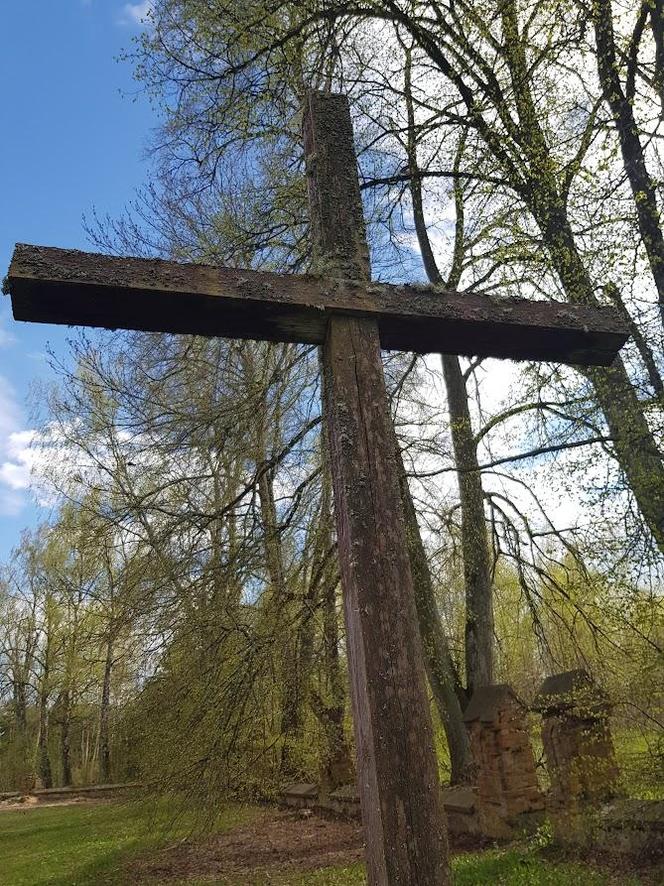 Zwiedziliśmy zabytkowe ruiny kościoła w Jałówce. Poznaj historię wyjątkowego miejsca [ZDJĘCIA]