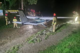 Awionetka wpadła do wody z pilotem. Trudna akcja ratunkowa