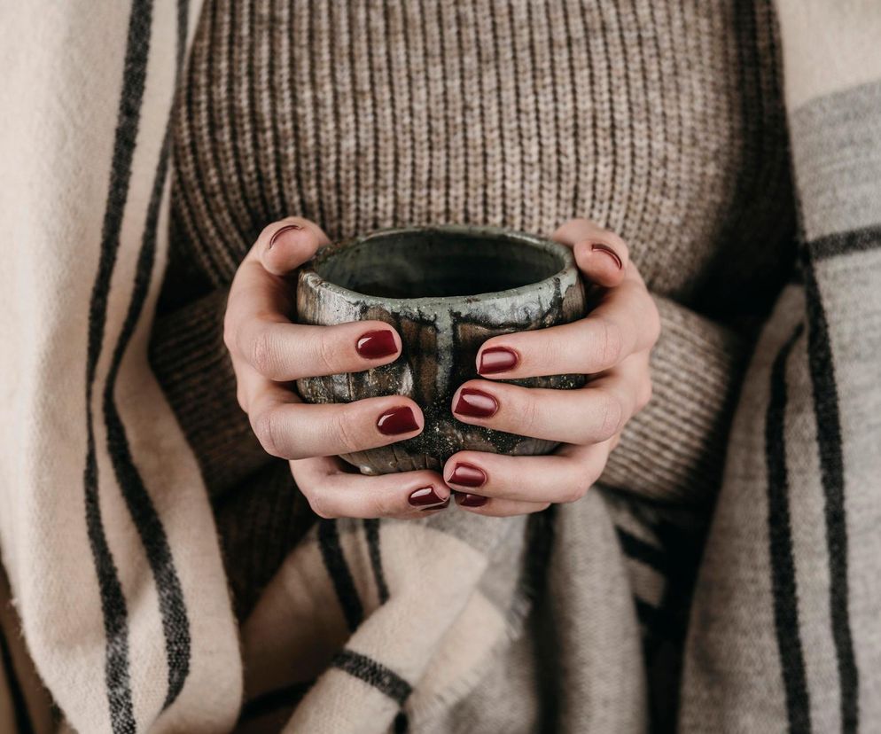 Cappuccino, biszkopt, karmel, czekolada. Najmodniejsze kolory na paznokciach przywodzą na myśl apetyczne desery!