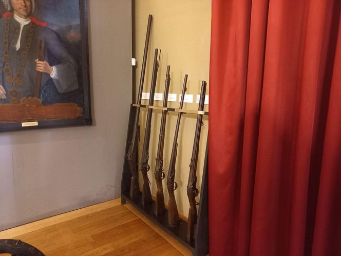 Z takiej strzelał James Bond. Cenny podarunek od policji w Lesznie dla Muzuem Okręgowego