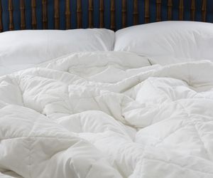 Ta kołdra sprawi, że Twoja sypialnia będzie wyglądać jak z 5-gwiazdkowego hotelu