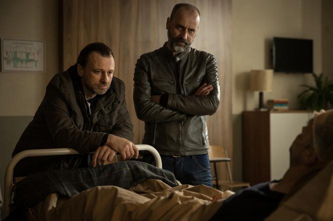 Diagnoza 4 sezon, odc. 10. Michał Wolski (Maciej Zakościelny), oficer CBŚP (Jakub Bohosiewicz),  prokurator (Mateusz Kościukiewicz)