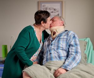 Na Wspólnej, odc. 4065. Helena (Małgorzata Peczyńska), Zbigniew Sokół (Wiesław Cichy)