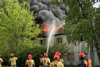 Gigantyczny pożar w Warszawie! Płonie restauracja. Jęzory ognia objęły cały budynek