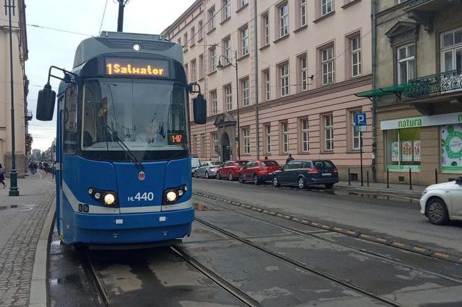 Posypały się mandaty za brak maseczek w krakowskich autobusach i tramwajach.