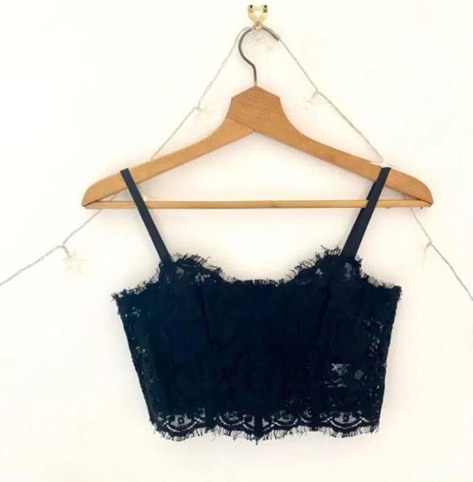 Szok! Seksowna kuzynka księcia Williama sprzedaje swoje staniki dla goryli