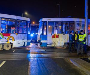 Zderzenie tramwaju linii 10 z autobusem 107 we Wrocławiu