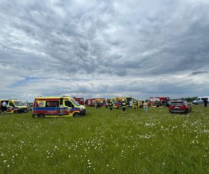 Dramatyczne sceny w Krośnie. Podczas wyścigu samochód uderzył w kibiców