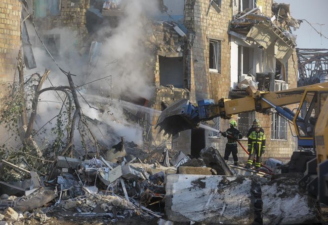 Do 23 wzrosła liczba ofiar śmiertelnych rakietowo-dronowego ataku Rosji na Kijów