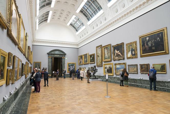 Wnętrze galerii Tate Britain w Londynie 