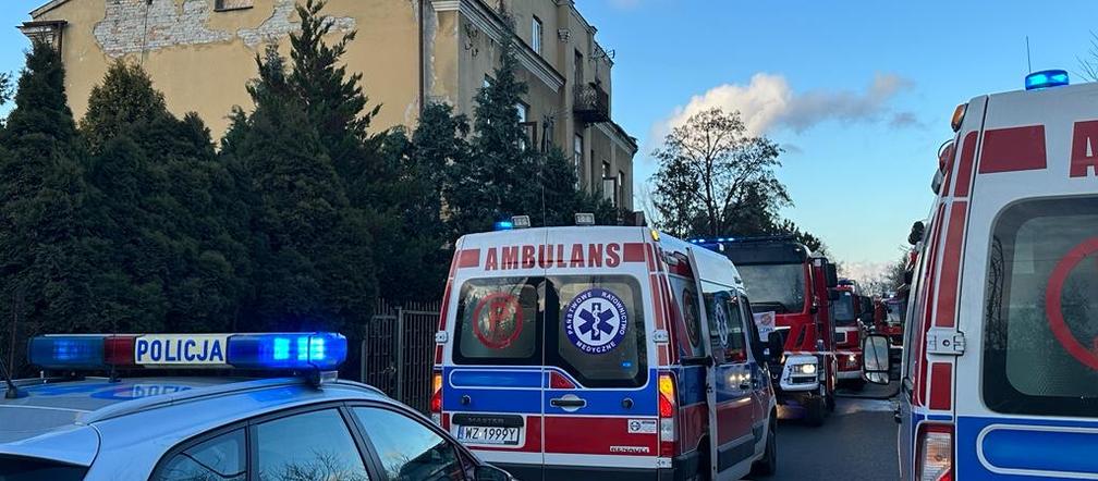 Pożar kamienicy w Grodzisku Mazowieckim. 5 osób w szpitalu, dramatyczna akcja ratunkowa